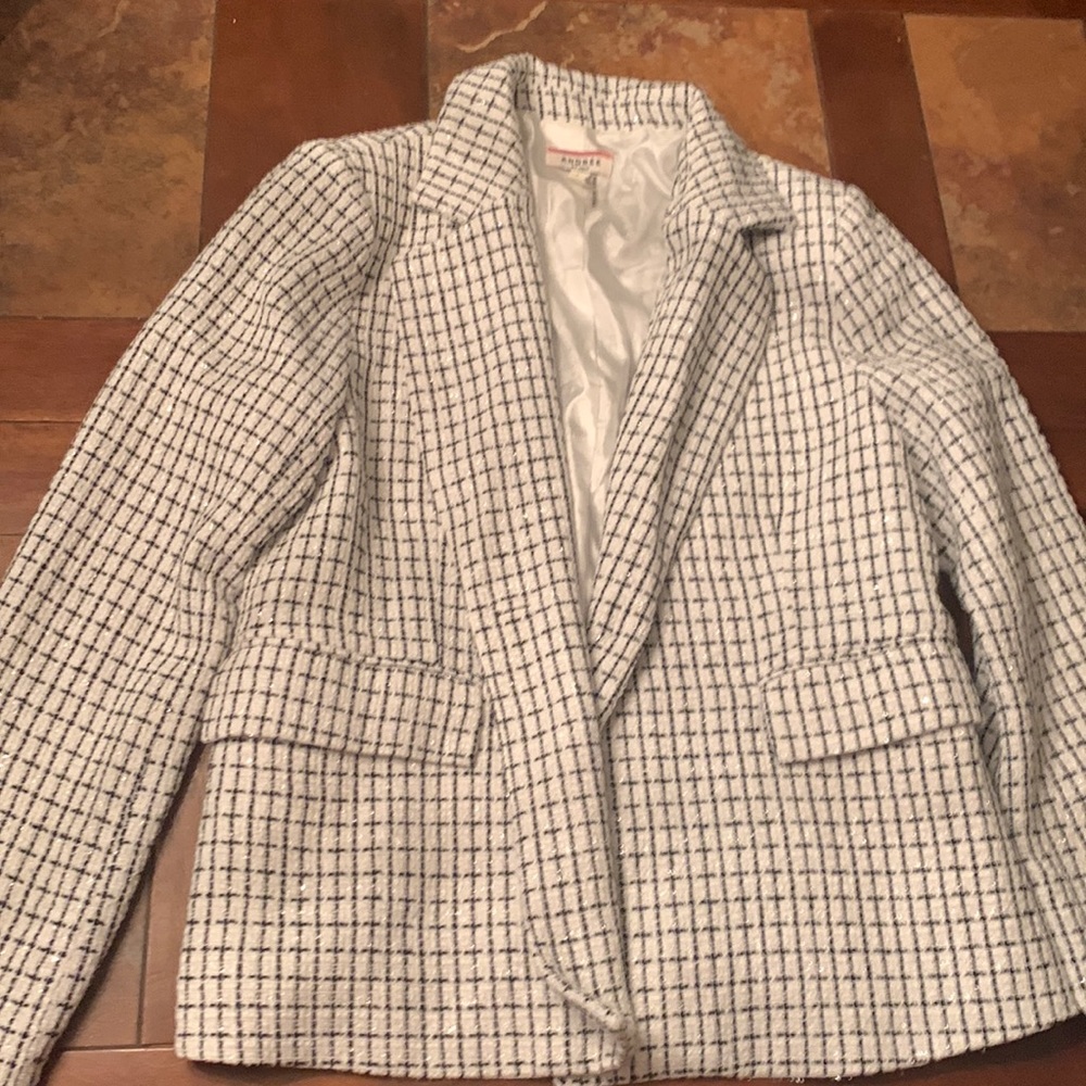 Cute blazer!